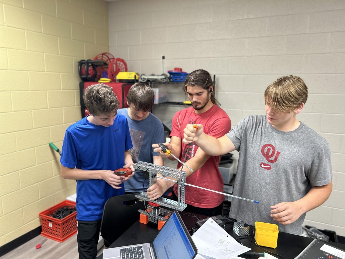 Engineering students Joesph Bailey, Lawsen Platt, Julian Tobey, and Zach Harris work together to build an electric windmill